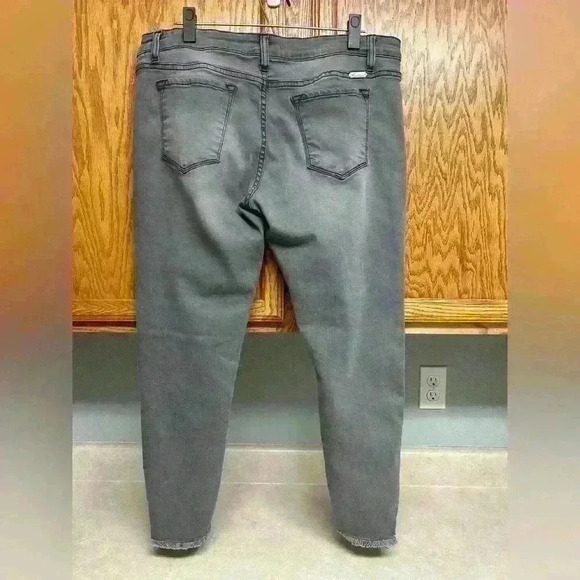 Women’s‎ gray cropped Kancan stretchy jeans with zipper bottom size XL - Picture 2 of 4